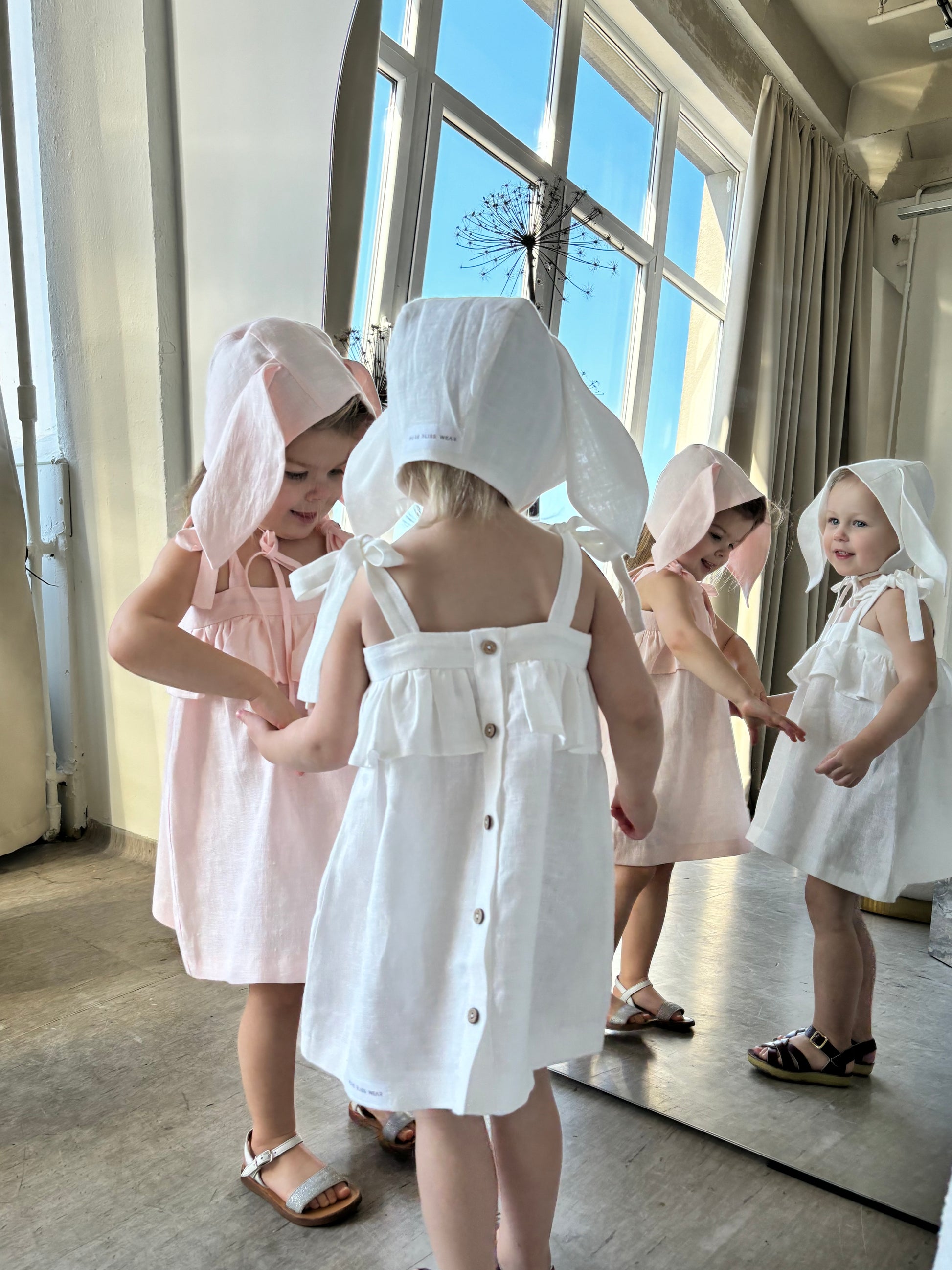 Baby girl linen summer dress with buttons on the back Baby girl linen summer dress with buttons on the back