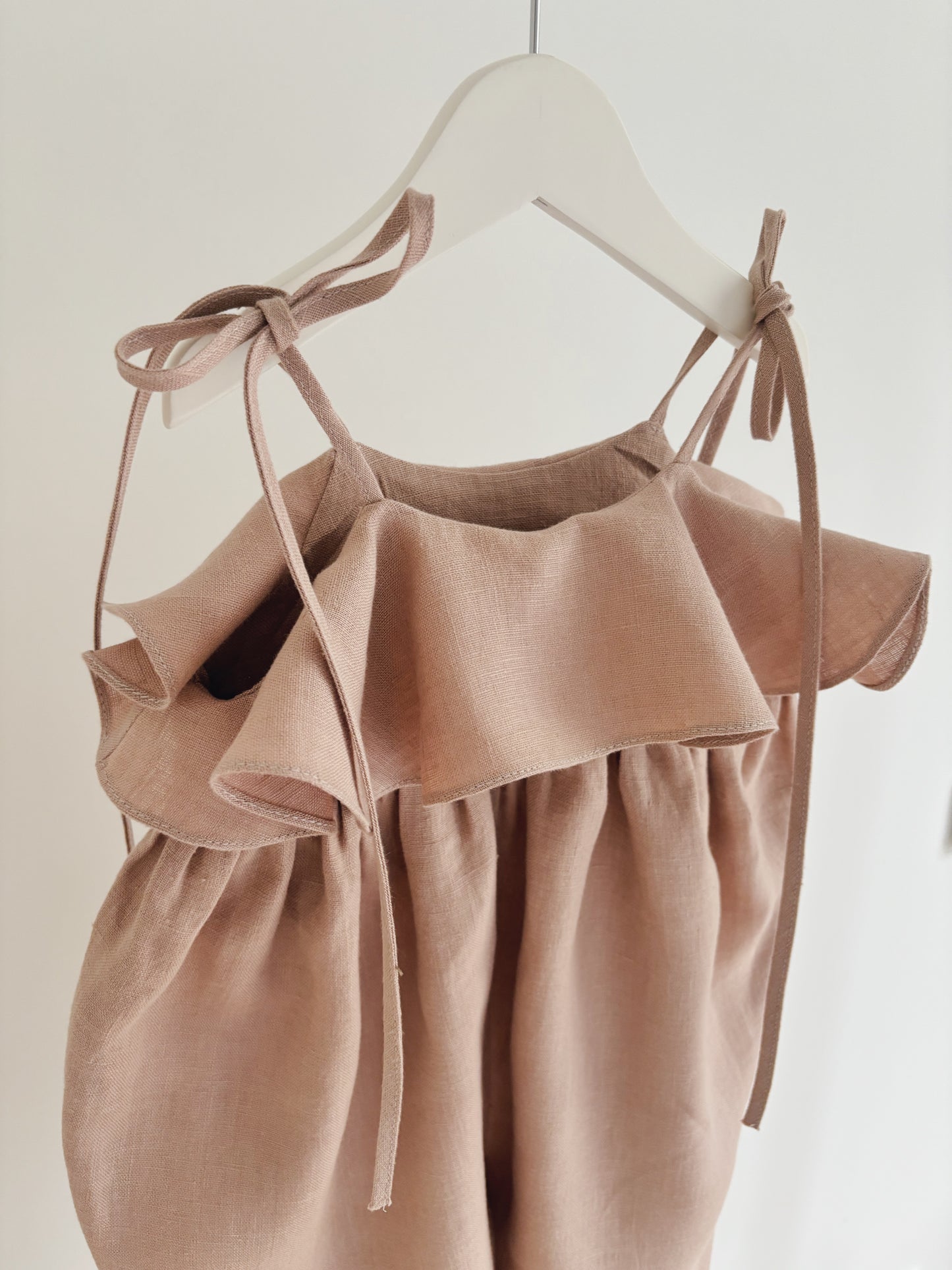 Baby linen ruffle playsuit LIGHT CARAMEL